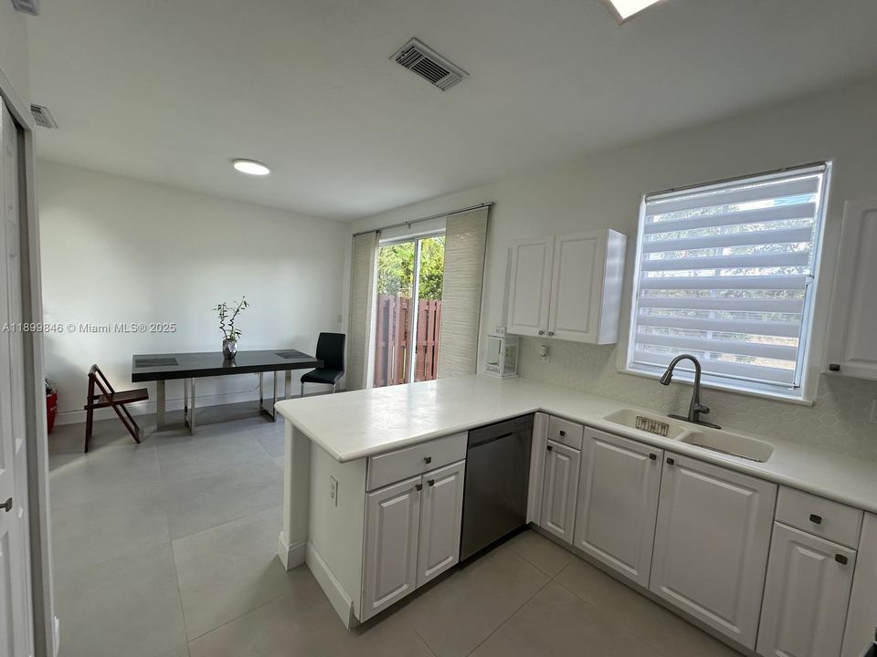 Active With Contract: $3,500 (2 beds, 2 baths, 1491 Square Feet)