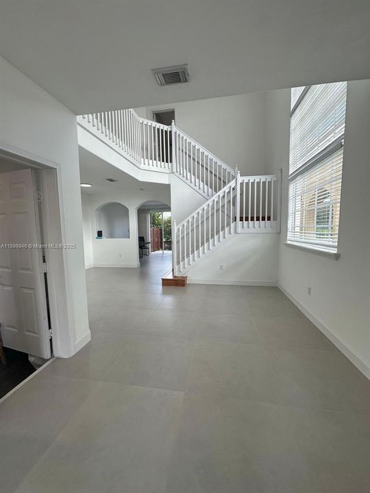 Active With Contract: $3,500 (2 beds, 2 baths, 1491 Square Feet)