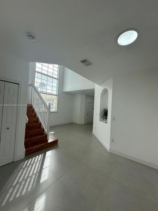 Active With Contract: $3,500 (2 beds, 2 baths, 1491 Square Feet)