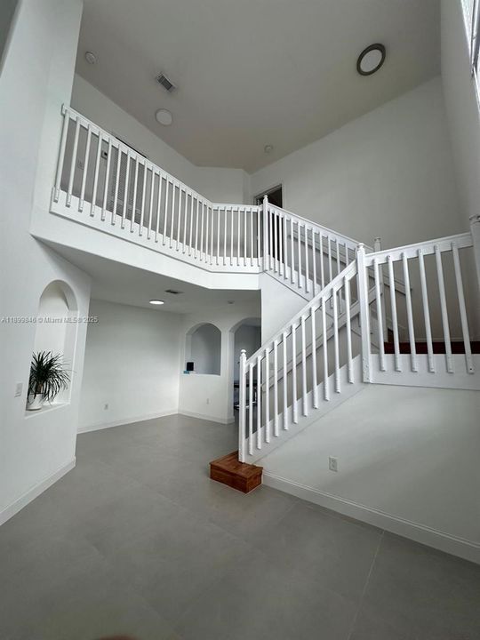 Active With Contract: $3,500 (2 beds, 2 baths, 1491 Square Feet)