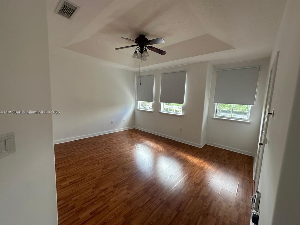 Active With Contract: $3,500 (2 beds, 2 baths, 1491 Square Feet)