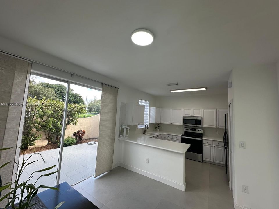 Active With Contract: $3,500 (2 beds, 2 baths, 1491 Square Feet)