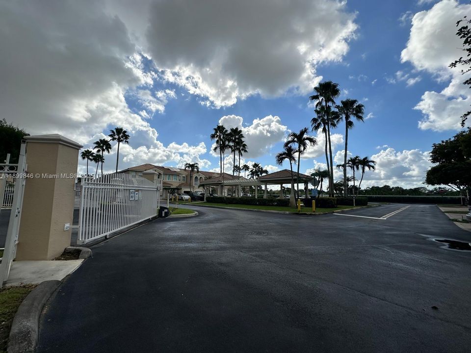 Active With Contract: $3,500 (2 beds, 2 baths, 1491 Square Feet)