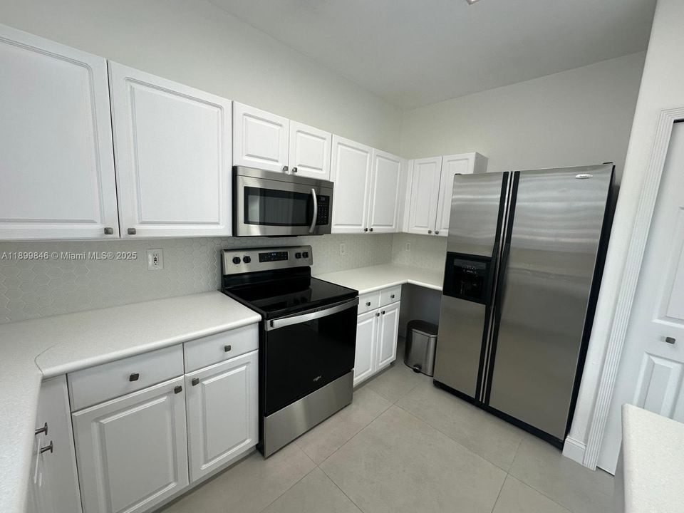 Active With Contract: $3,500 (2 beds, 2 baths, 1491 Square Feet)