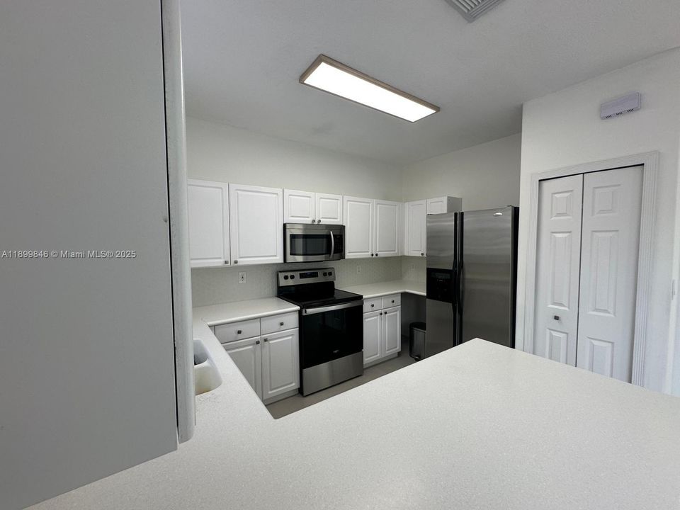 Active With Contract: $3,500 (2 beds, 2 baths, 1491 Square Feet)