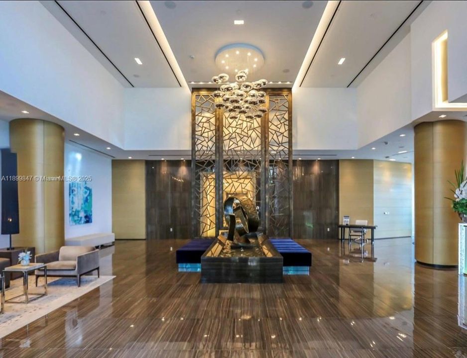 Activo con contrato: $10,000 (3 camas, 3 baños, 2225 Pies cuadrados)