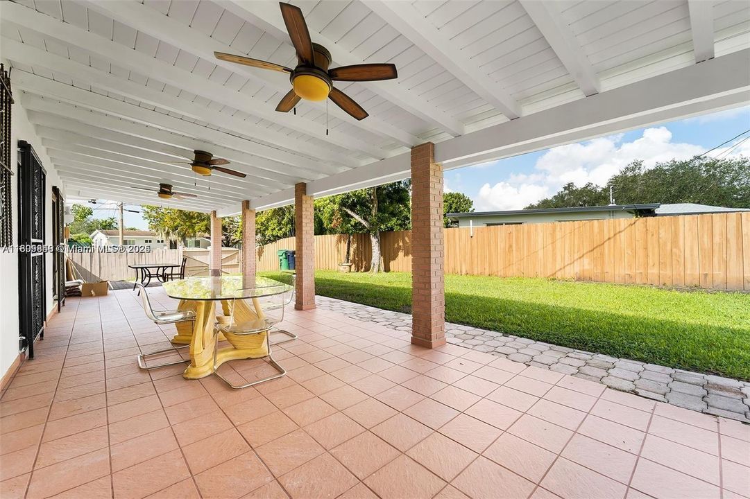 Active With Contract: $3,900 (4 beds, 2 baths, 1539 Square Feet)