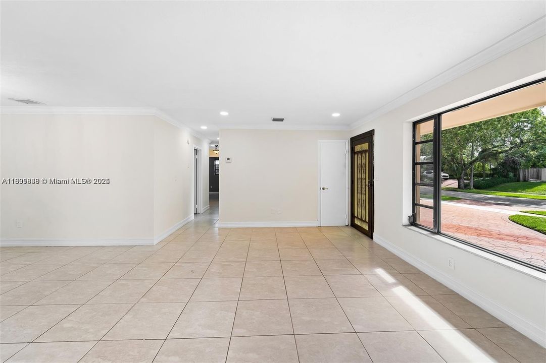 Active With Contract: $3,900 (4 beds, 2 baths, 1539 Square Feet)