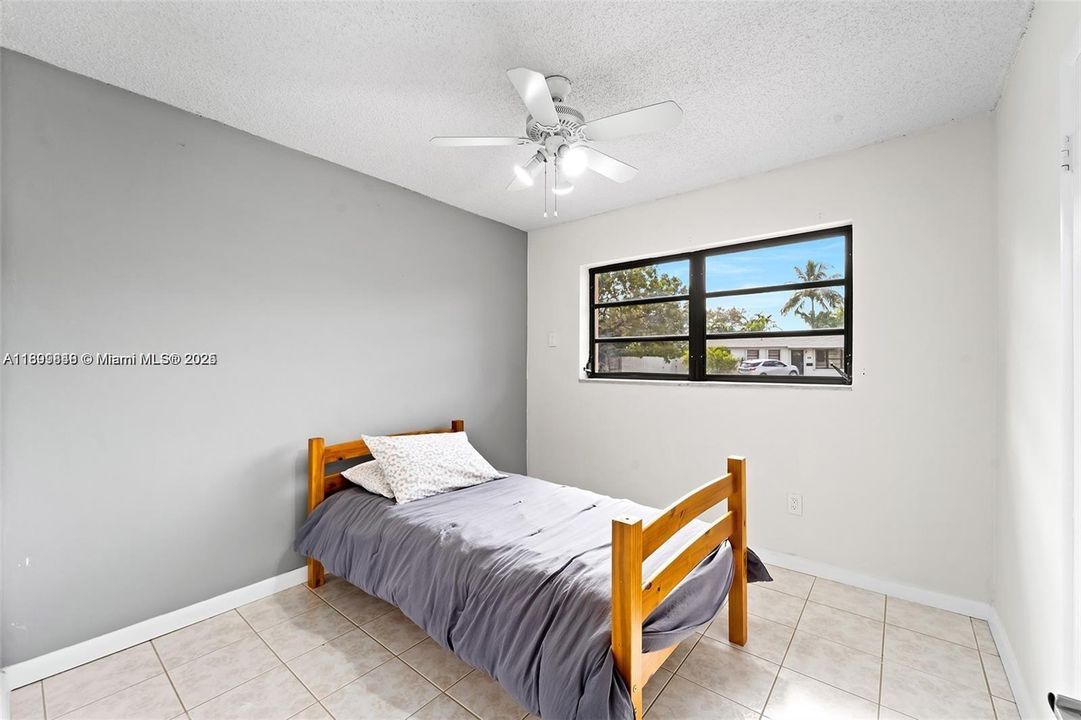 Active With Contract: $3,900 (4 beds, 2 baths, 1539 Square Feet)