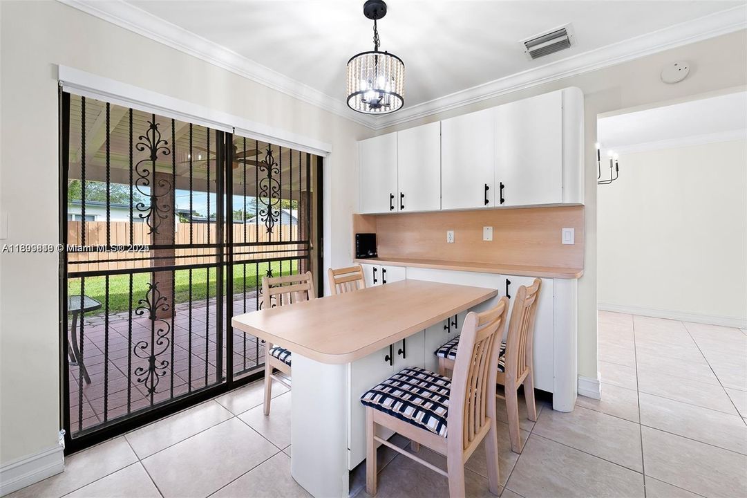 Active With Contract: $3,900 (4 beds, 2 baths, 1539 Square Feet)