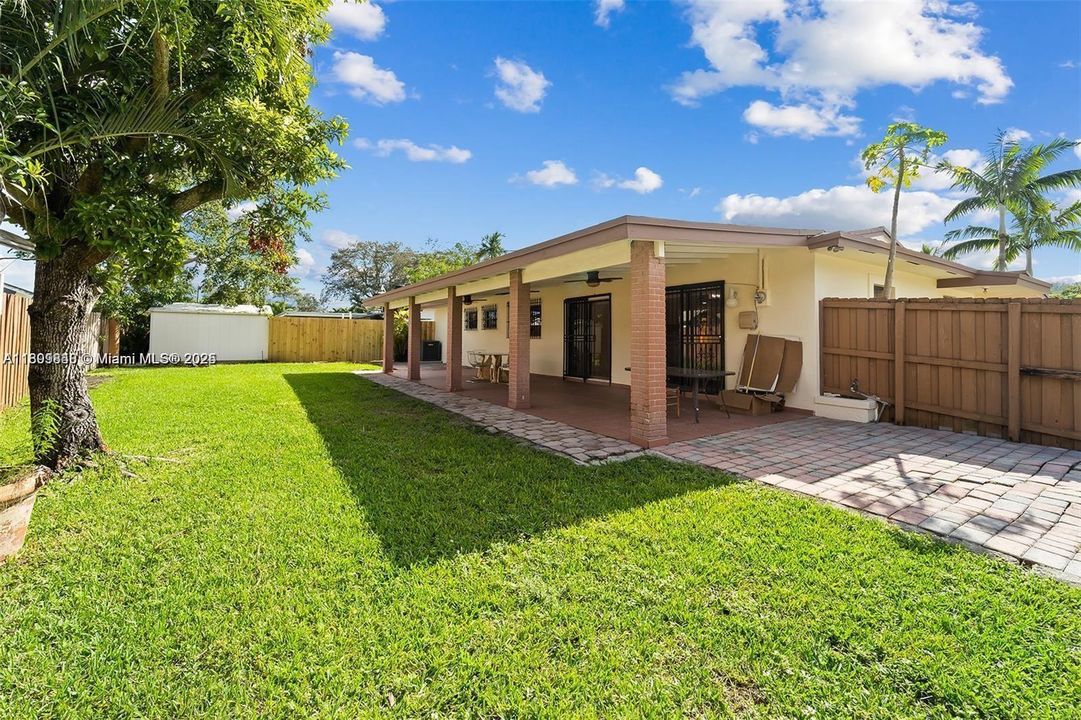 Active With Contract: $3,900 (4 beds, 2 baths, 1539 Square Feet)