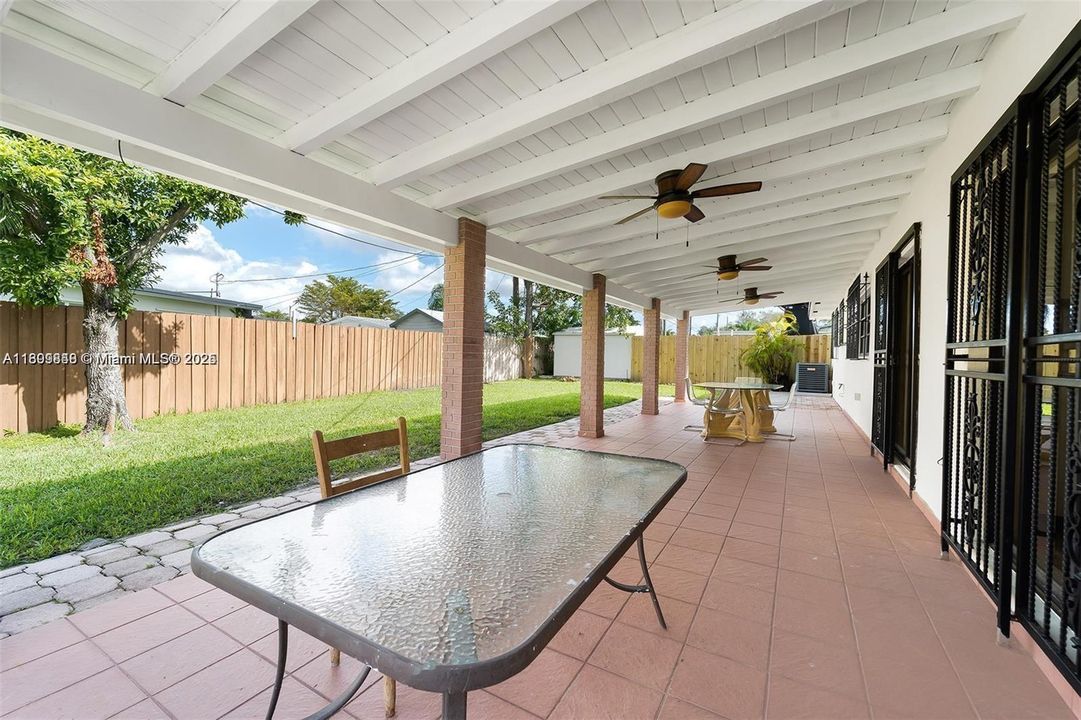 Active With Contract: $3,900 (4 beds, 2 baths, 1539 Square Feet)