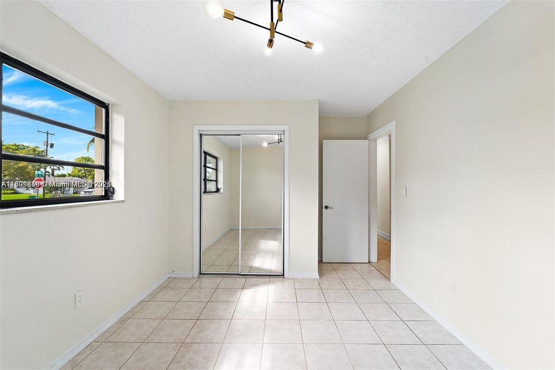 Active With Contract: $3,900 (4 beds, 2 baths, 1539 Square Feet)
