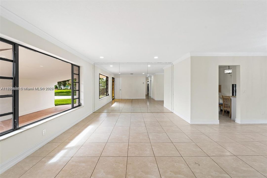 Active With Contract: $3,900 (4 beds, 2 baths, 1539 Square Feet)