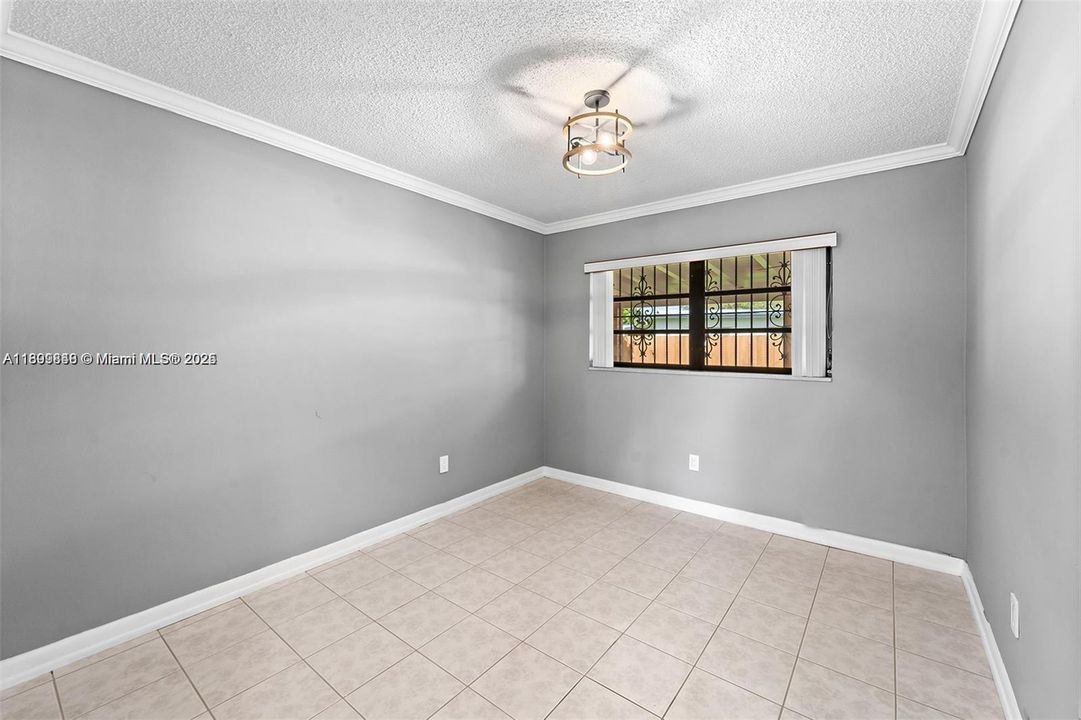 Active With Contract: $3,900 (4 beds, 2 baths, 1539 Square Feet)