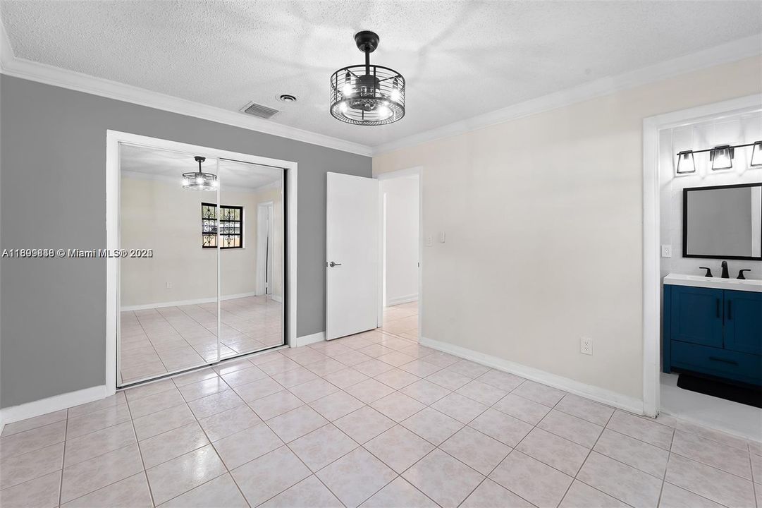 Active With Contract: $3,900 (4 beds, 2 baths, 1539 Square Feet)