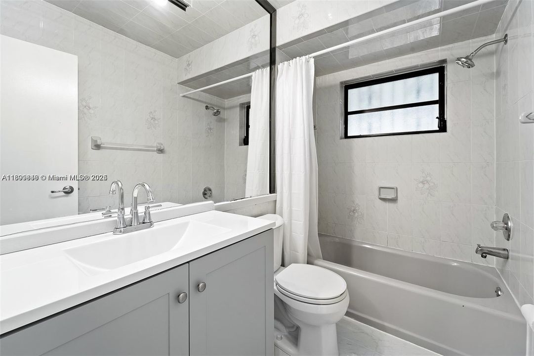 Active With Contract: $3,900 (4 beds, 2 baths, 1539 Square Feet)