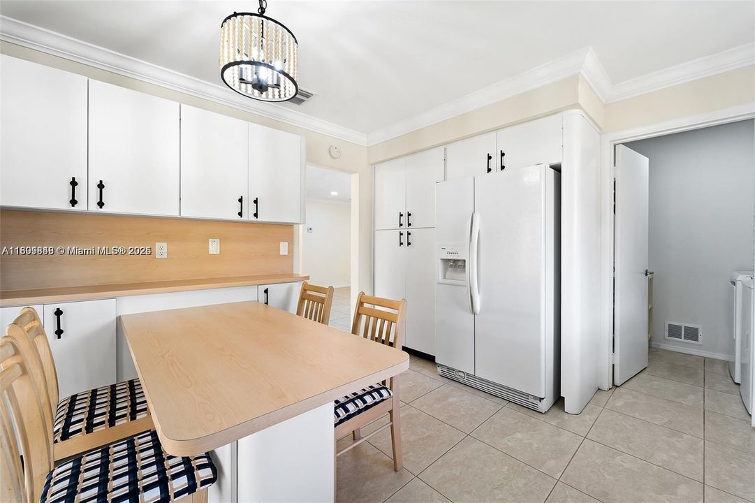 Active With Contract: $3,900 (4 beds, 2 baths, 1539 Square Feet)