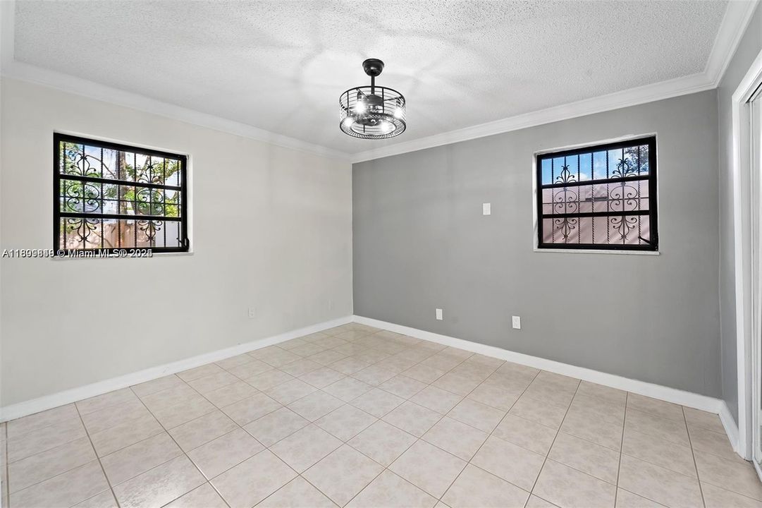 Active With Contract: $3,900 (4 beds, 2 baths, 1539 Square Feet)