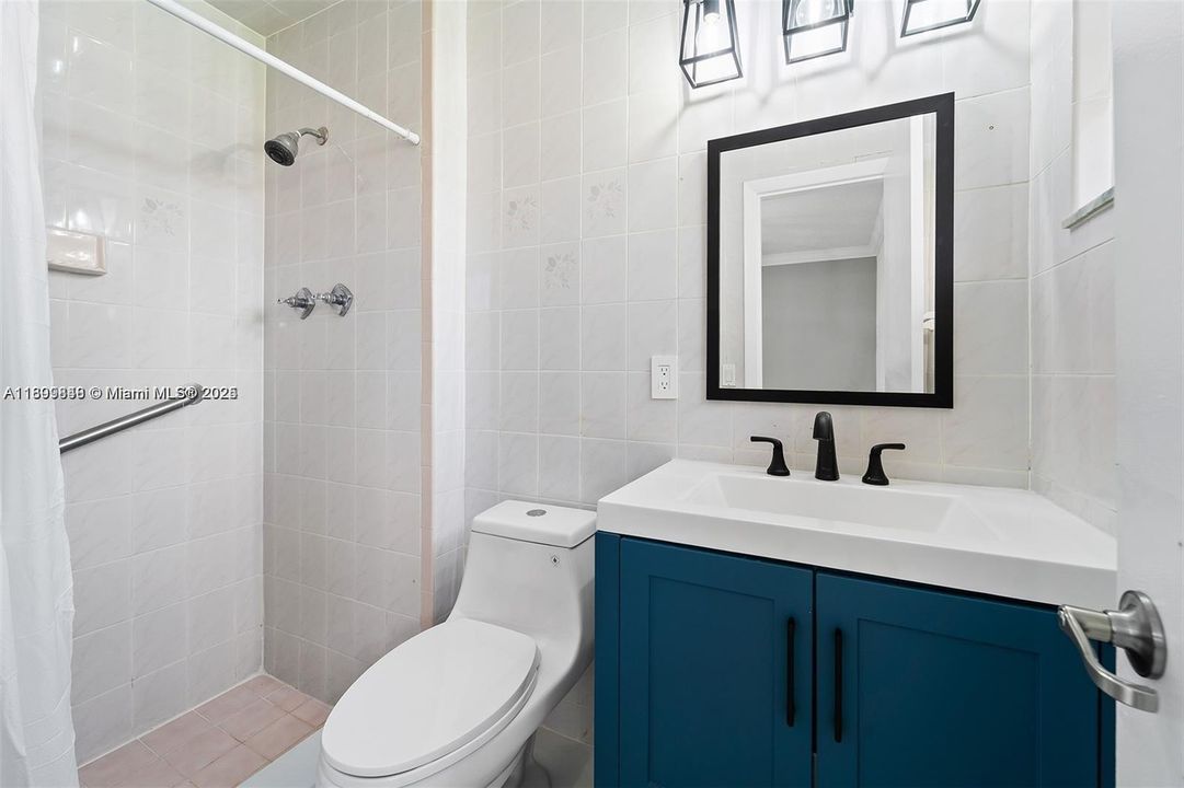 Active With Contract: $3,900 (4 beds, 2 baths, 1539 Square Feet)