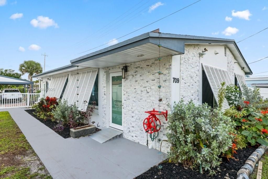 Active With Contract: $799,000 (2 beds, 2 baths, 1020 Square Feet)