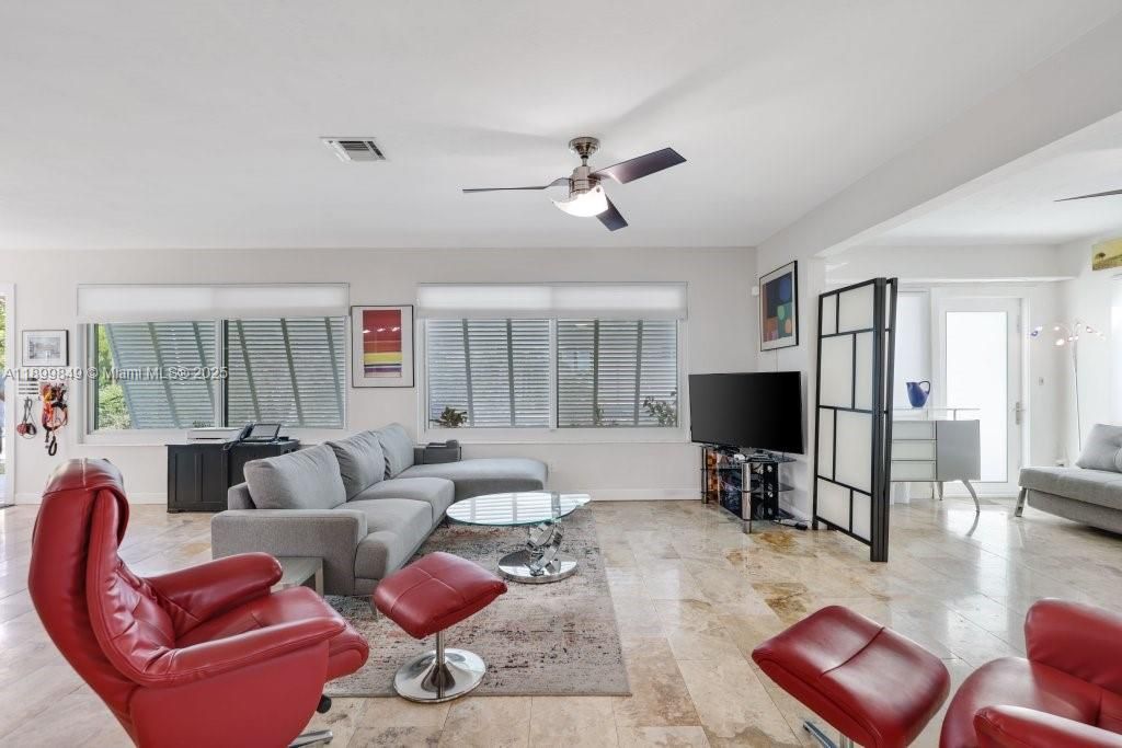 Active With Contract: $799,000 (2 beds, 2 baths, 1020 Square Feet)