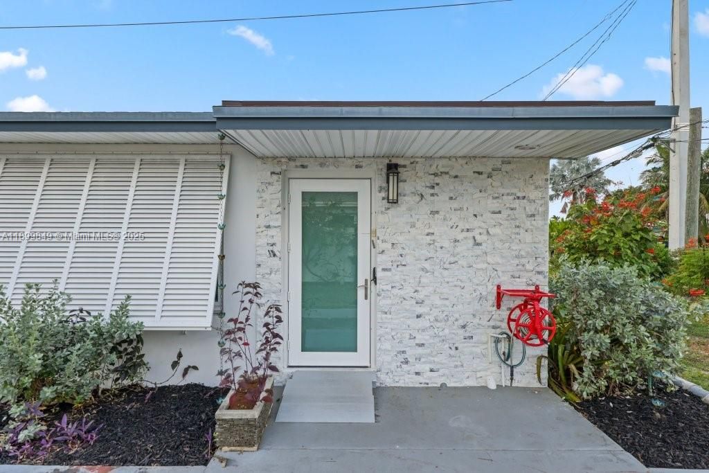 Active With Contract: $799,000 (2 beds, 2 baths, 1020 Square Feet)