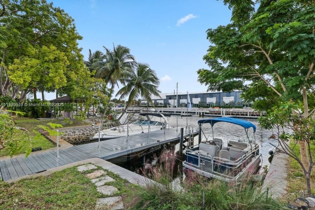 Active With Contract: $799,000 (2 beds, 2 baths, 1020 Square Feet)