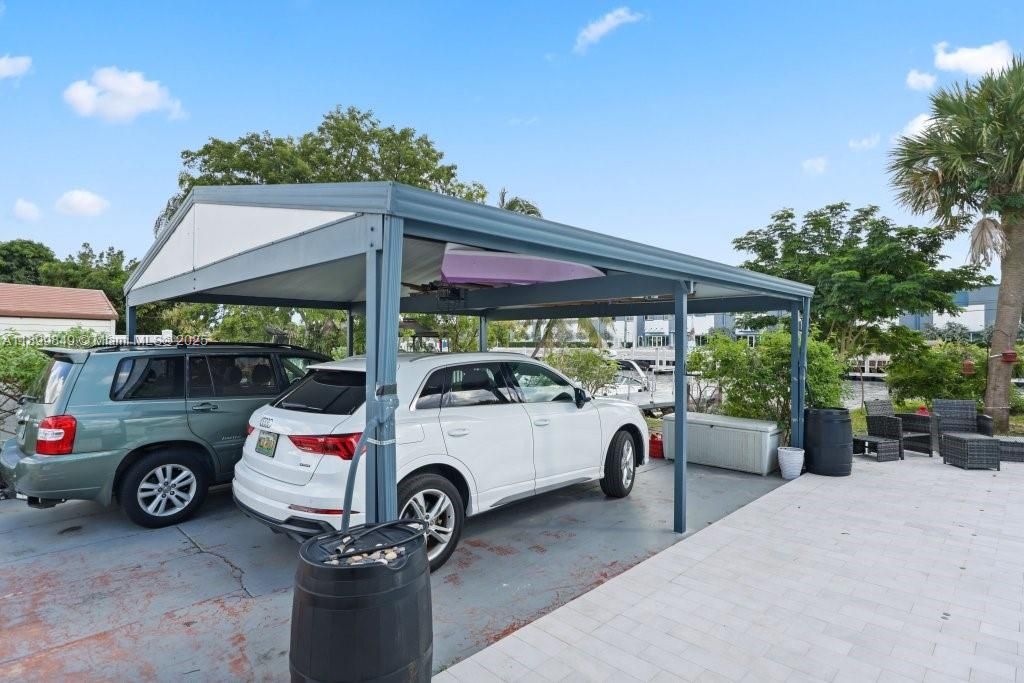 Active With Contract: $799,000 (2 beds, 2 baths, 1020 Square Feet)