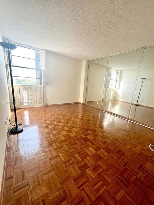 For Rent: $1,750 (1 beds, 1 baths, 741 Square Feet)