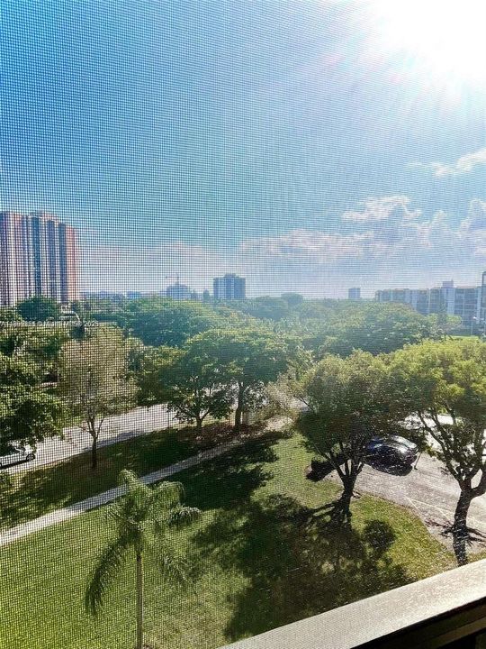 For Rent: $1,750 (1 beds, 1 baths, 741 Square Feet)