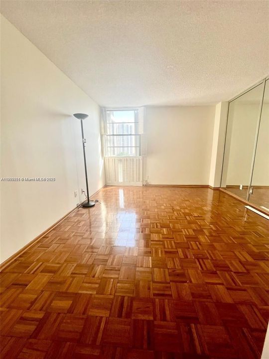 For Rent: $1,750 (1 beds, 1 baths, 741 Square Feet)