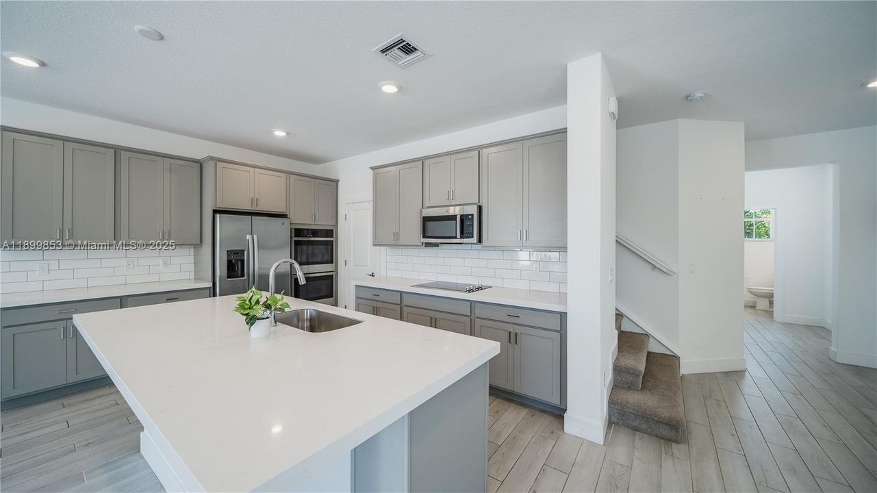 Active With Contract: $2,900 (3 beds, 2 baths, 2017 Square Feet)