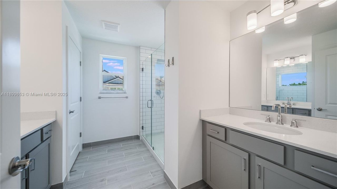 Active With Contract: $2,900 (3 beds, 2 baths, 2017 Square Feet)