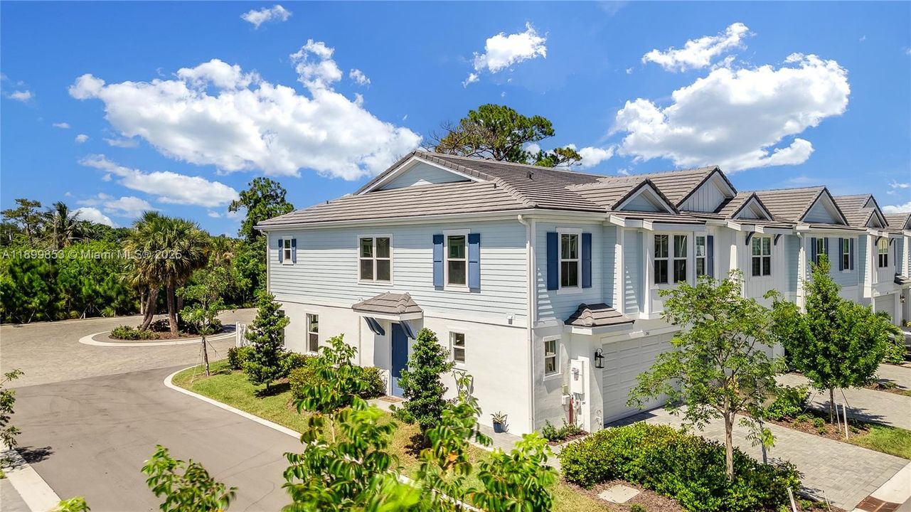 Active With Contract: $2,900 (3 beds, 2 baths, 2017 Square Feet)