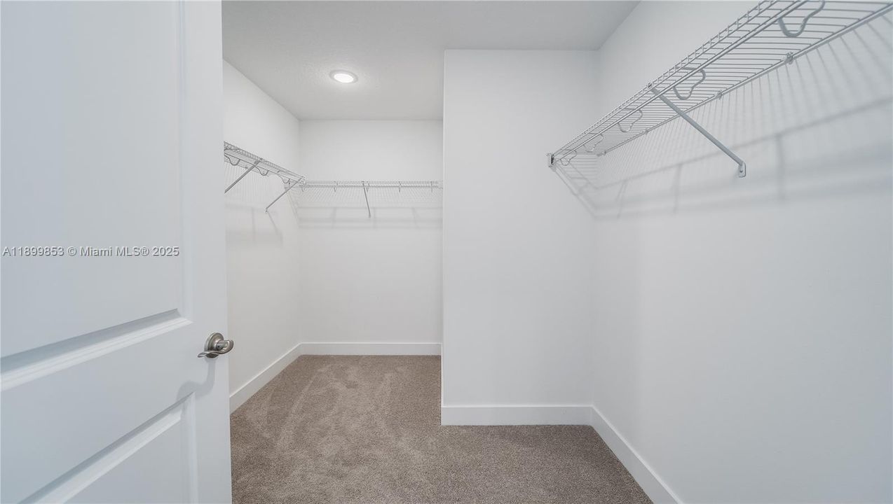 Active With Contract: $2,900 (3 beds, 2 baths, 2017 Square Feet)