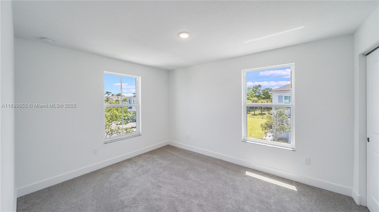 Active With Contract: $2,900 (3 beds, 2 baths, 2017 Square Feet)