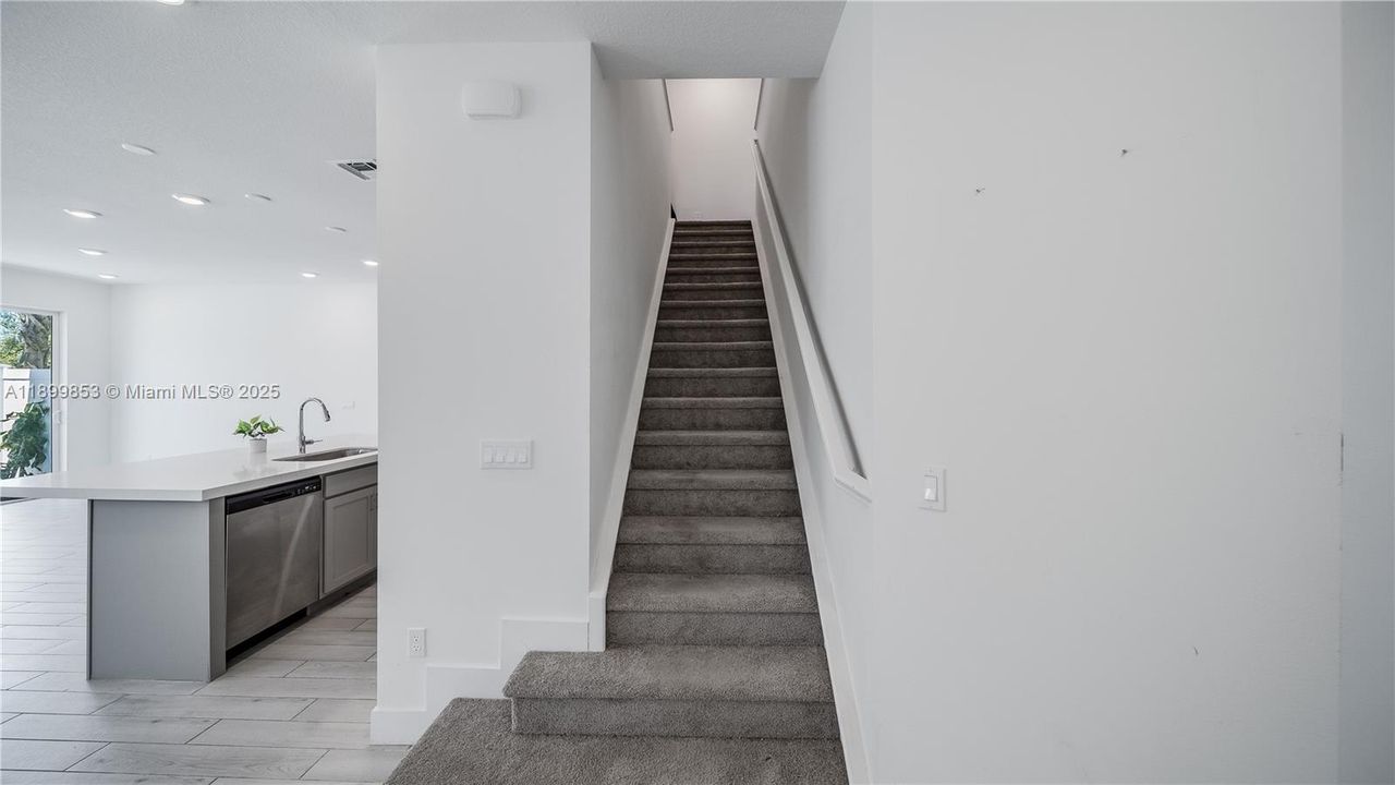 Active With Contract: $2,900 (3 beds, 2 baths, 2017 Square Feet)