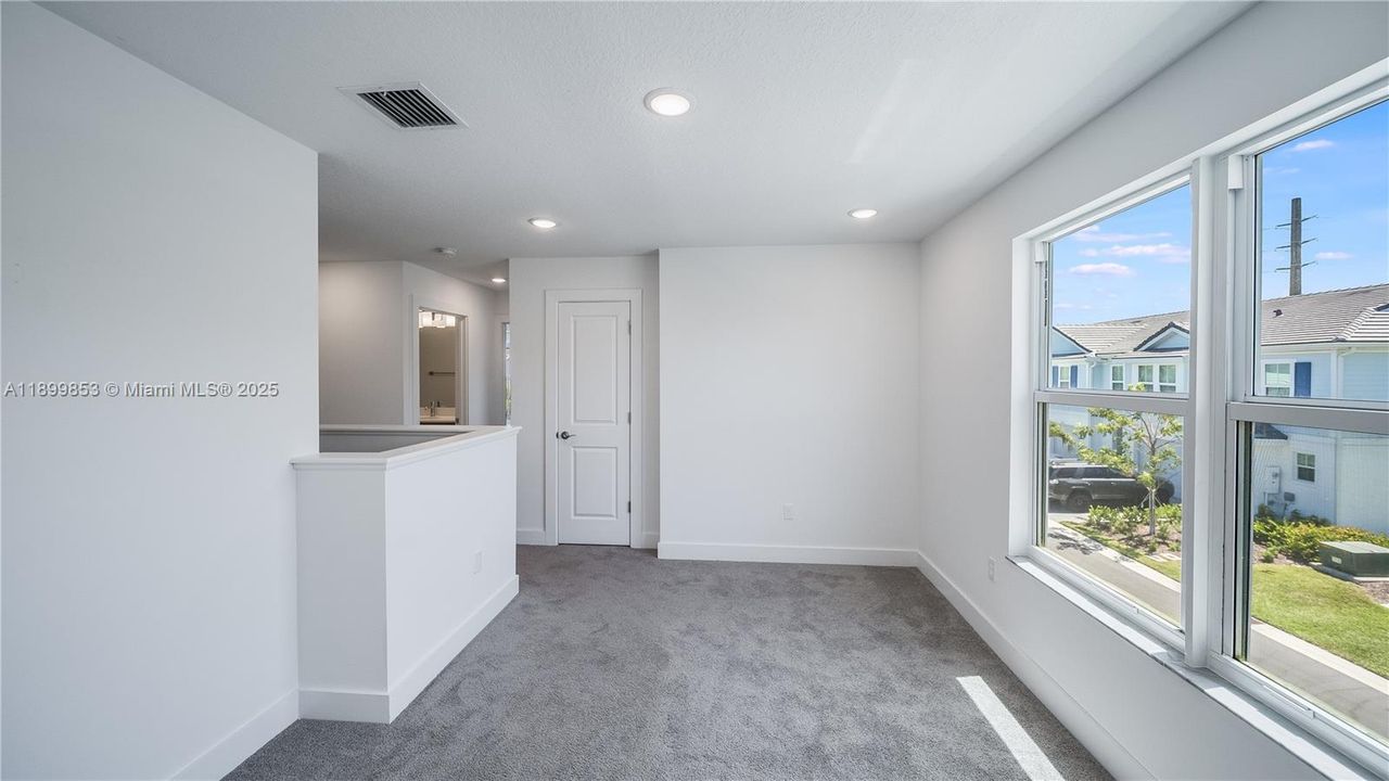 Active With Contract: $2,900 (3 beds, 2 baths, 2017 Square Feet)