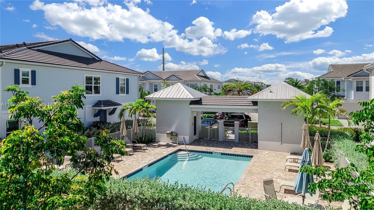 Active With Contract: $2,900 (3 beds, 2 baths, 2017 Square Feet)