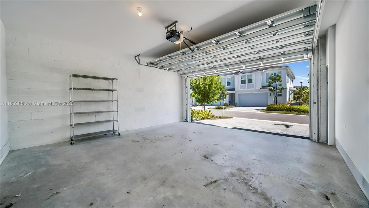 Active With Contract: $2,900 (3 beds, 2 baths, 2017 Square Feet)