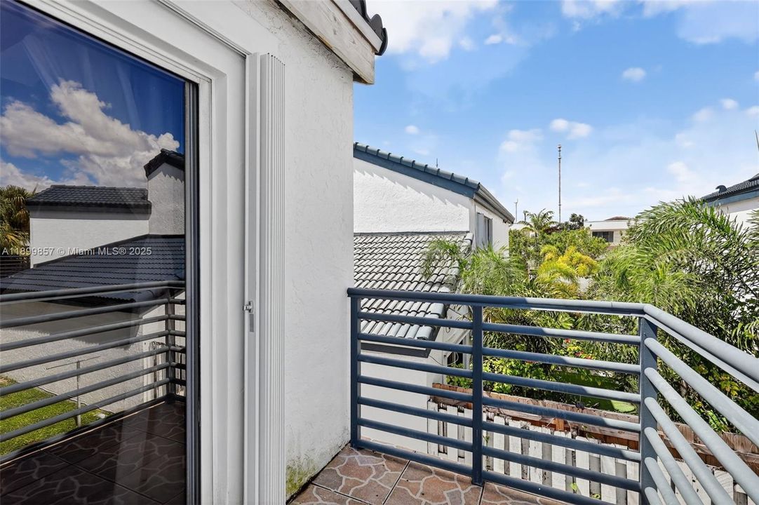 En Venta: $525,000 (3 camas, 3 baños, 1449 Pies cuadrados)