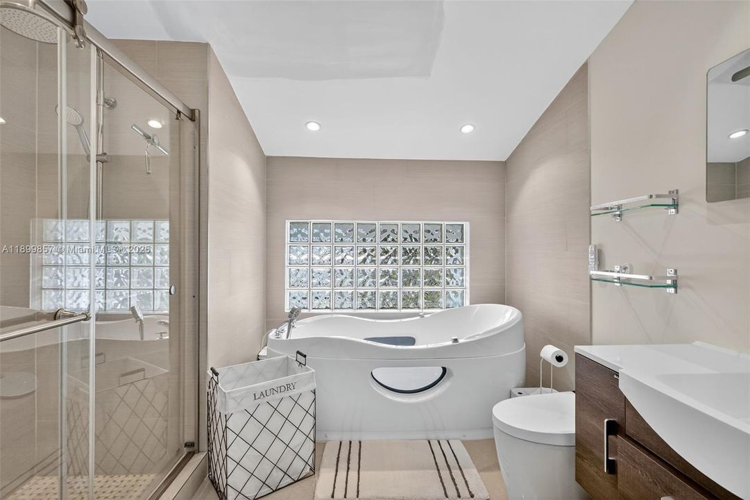 En Venta: $525,000 (3 camas, 3 baños, 1449 Pies cuadrados)