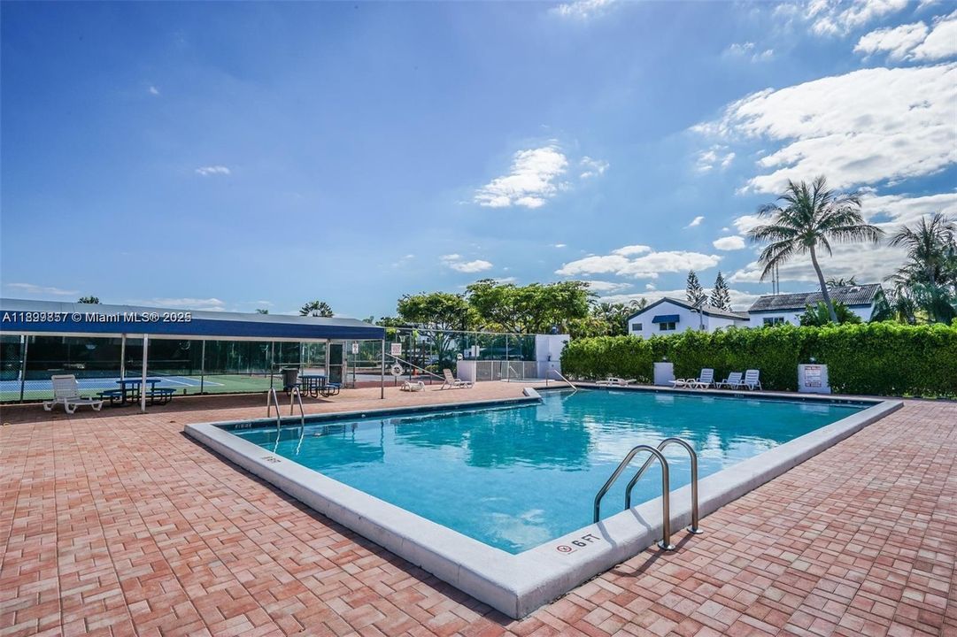 En Venta: $525,000 (3 camas, 3 baños, 1449 Pies cuadrados)