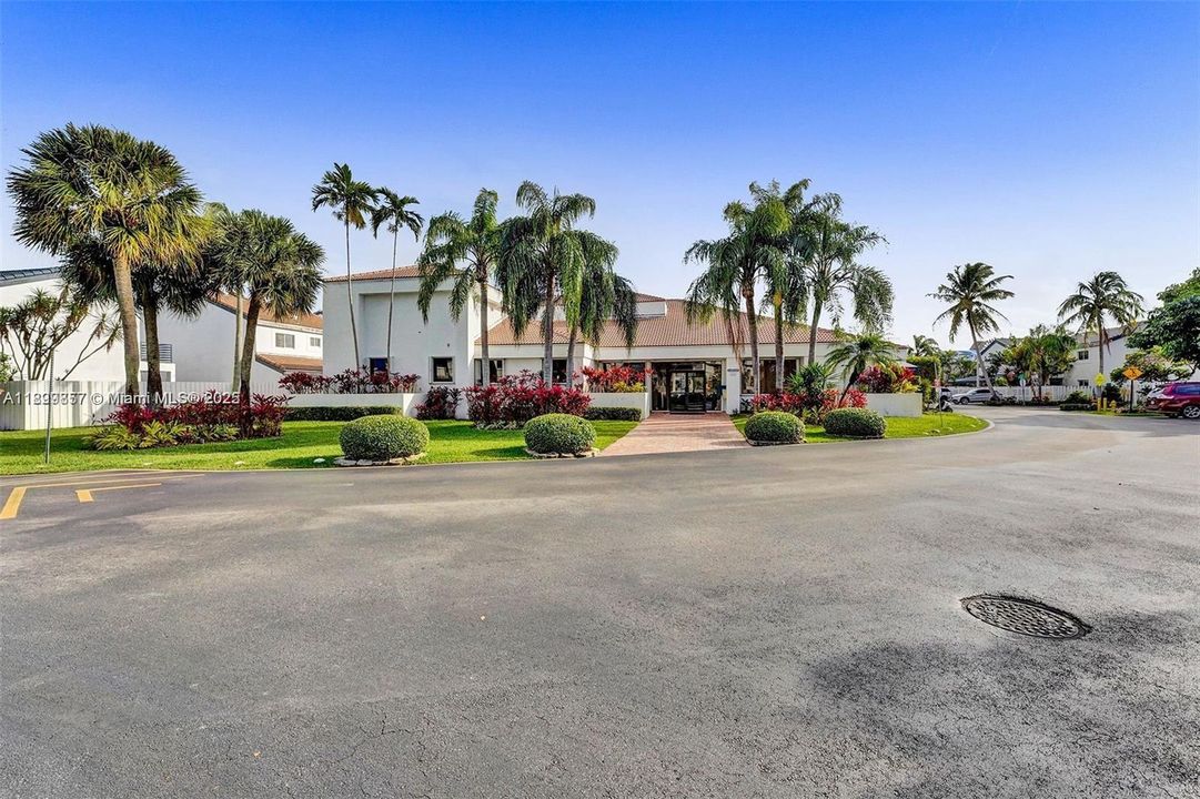 En Venta: $525,000 (3 camas, 3 baños, 1449 Pies cuadrados)