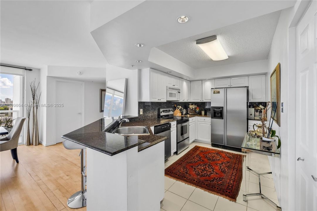 Recently Rented: $8,800 (3 beds, 2 baths, 1930 Square Feet)