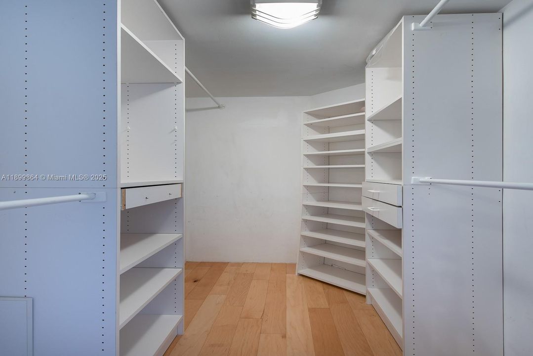 Recently Rented: $8,800 (3 beds, 2 baths, 1930 Square Feet)