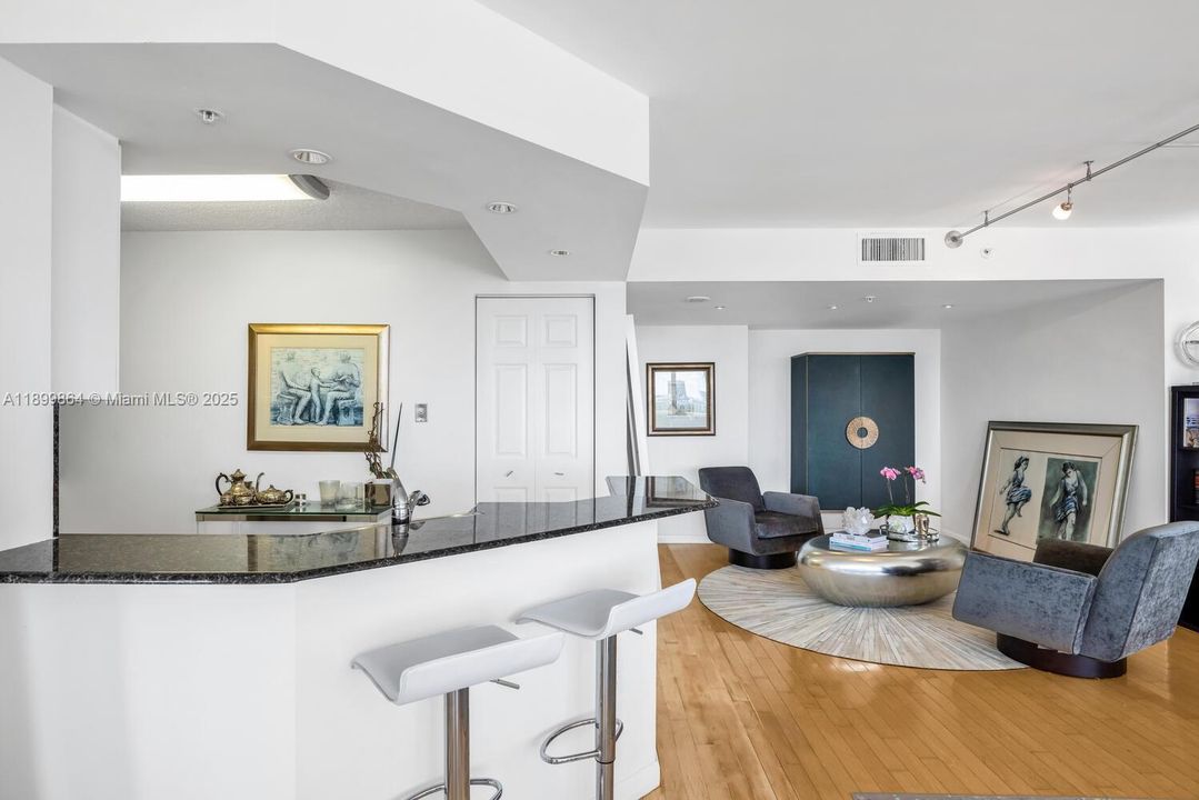 Recently Rented: $8,800 (3 beds, 2 baths, 1930 Square Feet)