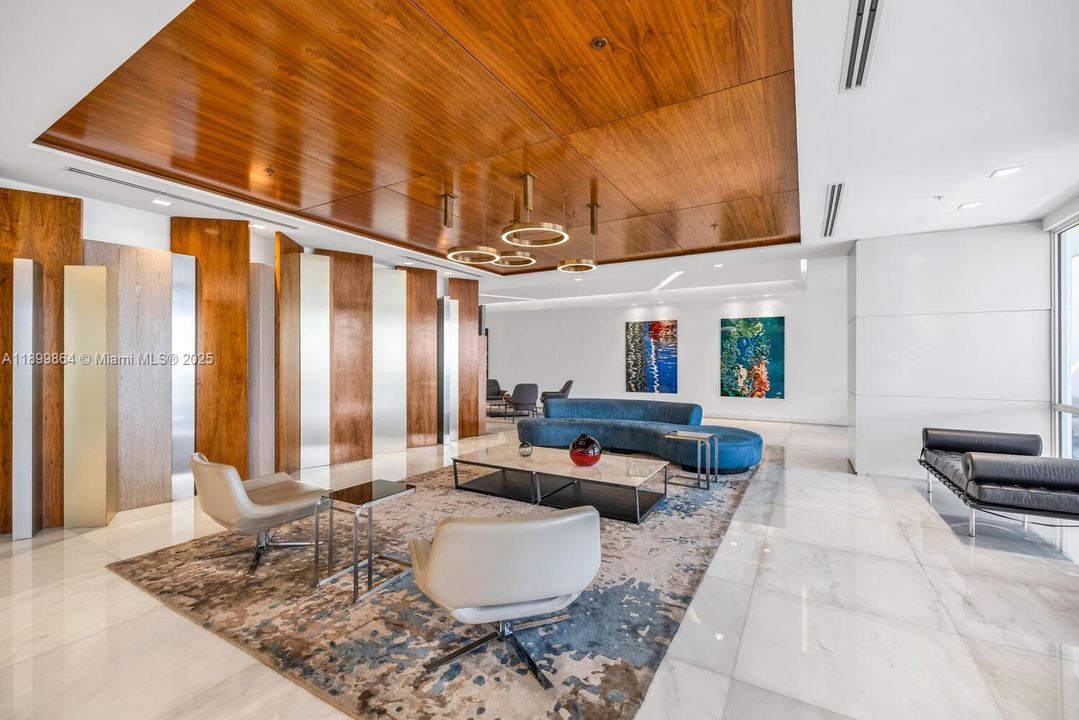 Recently Rented: $8,800 (3 beds, 2 baths, 1930 Square Feet)