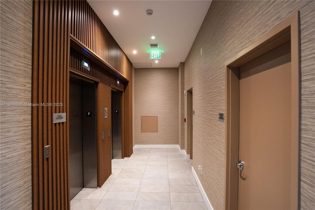 Recently Sold: $500,000 (0 beds, 1 baths, 433 Square Feet)